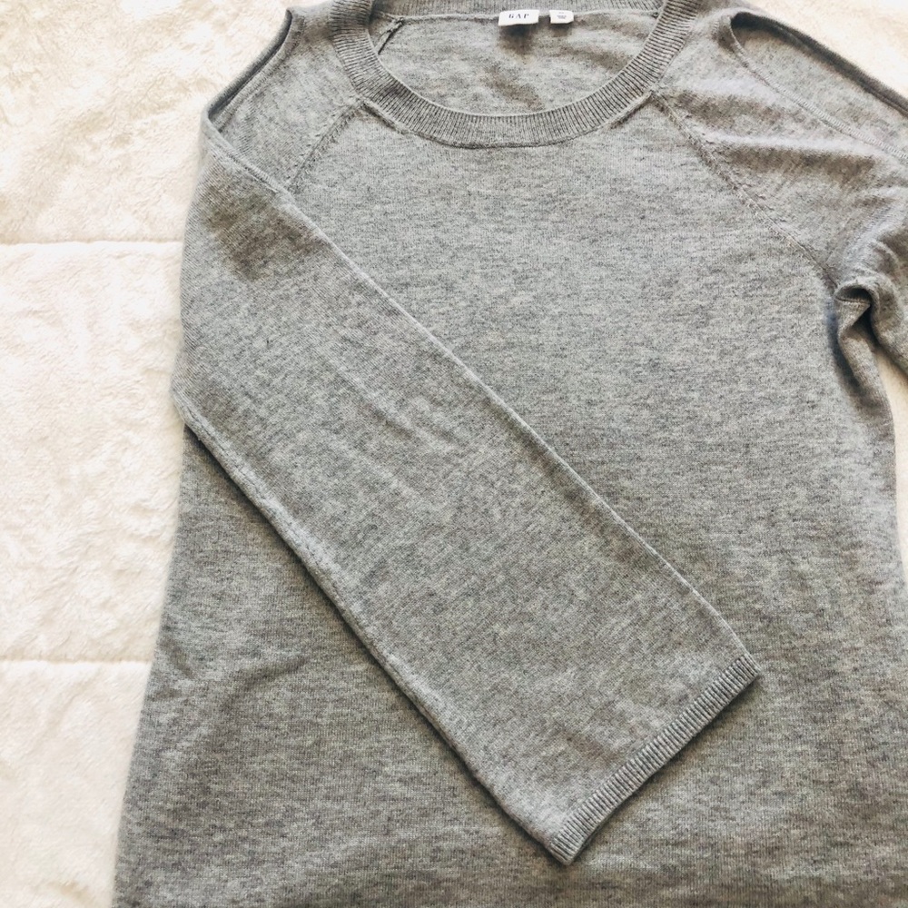 GAP Fine Merino Cold Shoulder Sweater - Picture 3 of 4